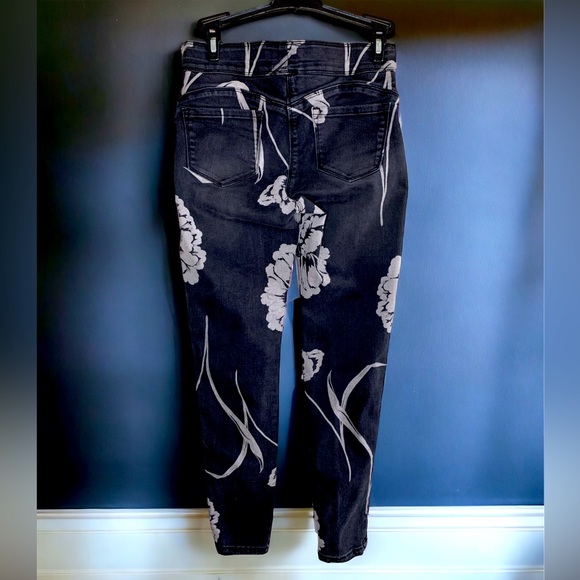 COCO + CARMEN Women’s Skinny Black Jeans with floral- Small - Picture 3 of 5